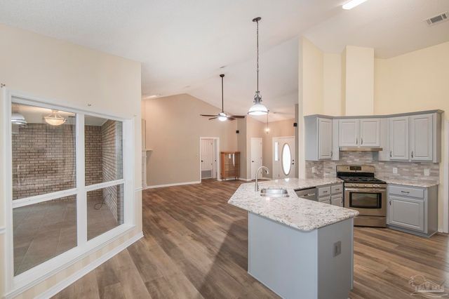 6073 Breckenridge Dr, Milton, FL 32570