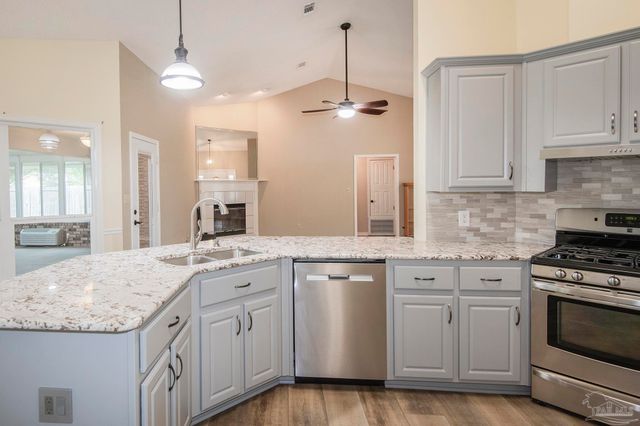 6073 Breckenridge Dr, Milton, FL 32570