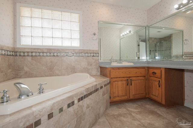 6073 Breckenridge Dr, Milton, FL 32570