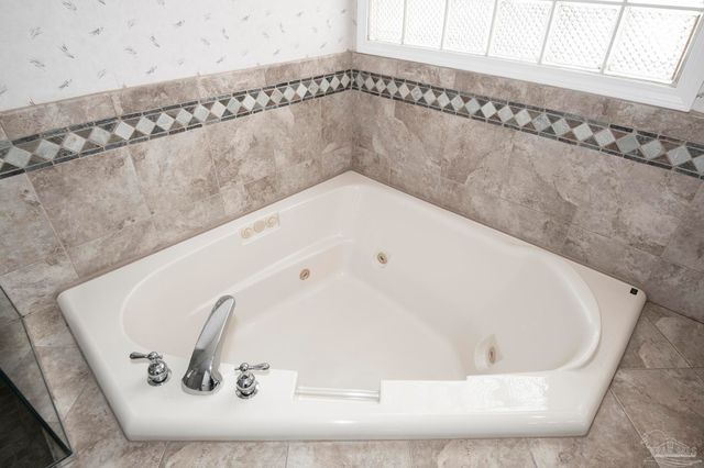 6073 Breckenridge Dr, Milton, FL 32570