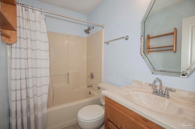 6073 Breckenridge Dr, Milton, FL 32570