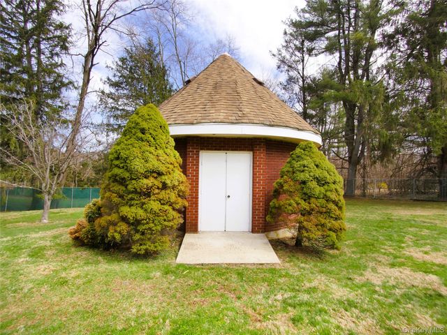 80 Eton Road, Thornwood, NY 10594