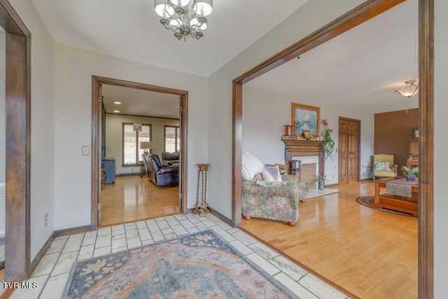 250 Hummingbird Lane, Unicoi, TN 37692