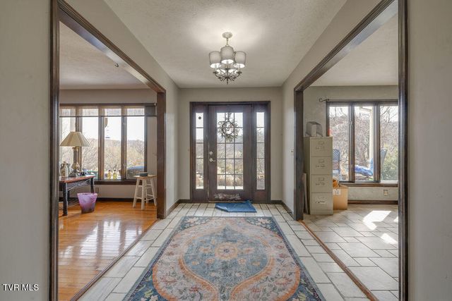 250 Hummingbird Lane, Unicoi, TN 37692