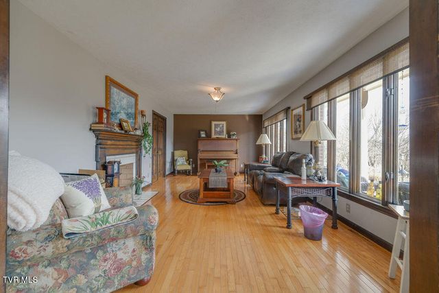 250 Hummingbird Lane, Unicoi, TN 37692