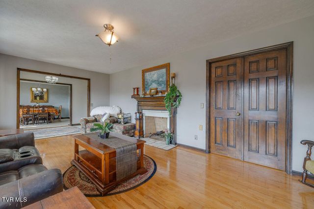 250 Hummingbird Lane, Unicoi, TN 37692