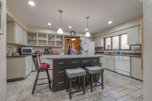 250 Hummingbird Lane, Unicoi, TN 37692