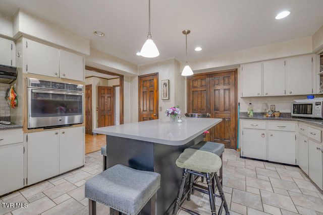 250 Hummingbird Lane, Unicoi, TN 37692