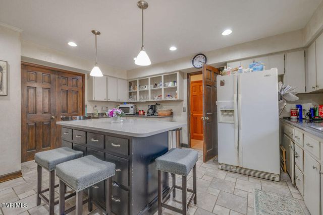 250 Hummingbird Lane, Unicoi, TN 37692