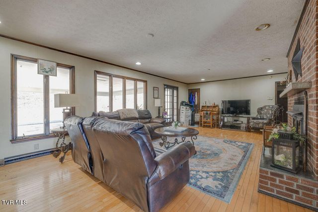 250 Hummingbird Lane, Unicoi, TN 37692