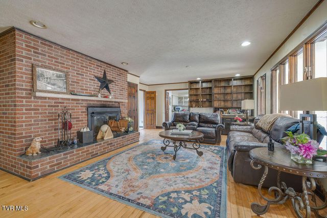 250 Hummingbird Lane, Unicoi, TN 37692