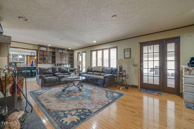 250 Hummingbird Lane, Unicoi, TN 37692