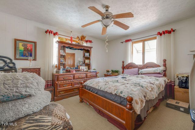 250 Hummingbird Lane, Unicoi, TN 37692