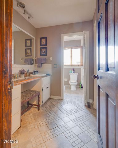 250 Hummingbird Lane, Unicoi, TN 37692