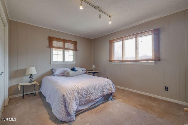 250 Hummingbird Lane, Unicoi, TN 37692