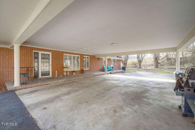 250 Hummingbird Lane, Unicoi, TN 37692