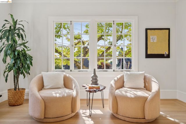 6212 ROCKWELL St, Oakland, CA 94618