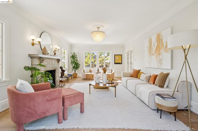 6212 ROCKWELL St, Oakland, CA 94618