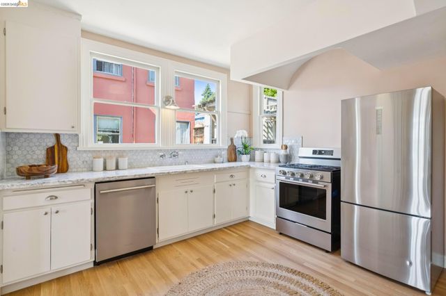 6212 ROCKWELL St, Oakland, CA 94618