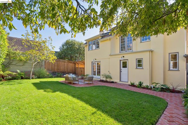 6212 ROCKWELL St, Oakland, CA 94618