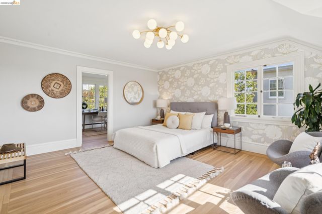 6212 ROCKWELL St, Oakland, CA 94618