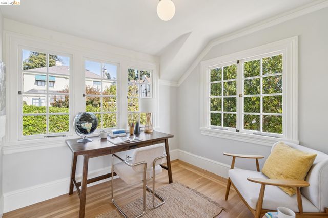 6212 ROCKWELL St, Oakland, CA 94618