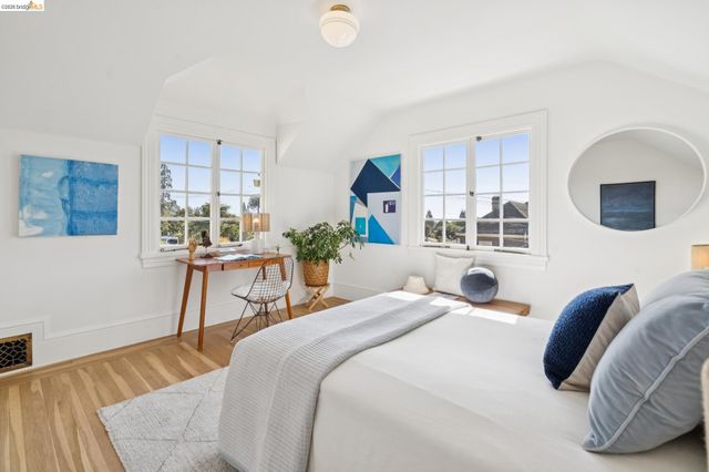 6212 ROCKWELL St, Oakland, CA 94618