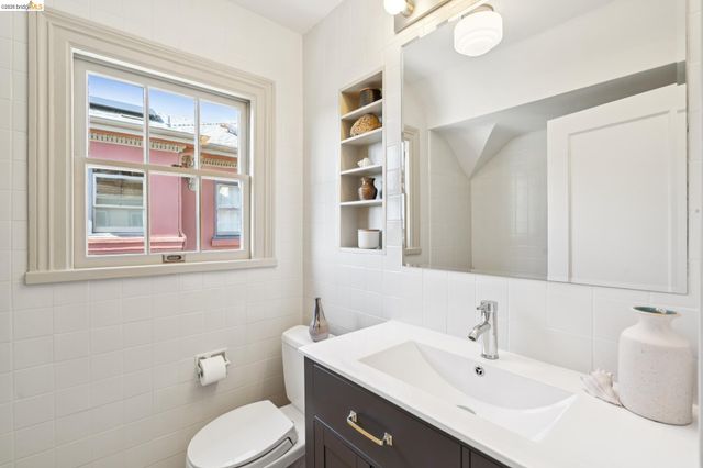6212 ROCKWELL St, Oakland, CA 94618