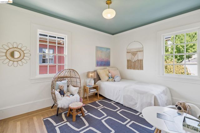 6212 ROCKWELL St, Oakland, CA 94618