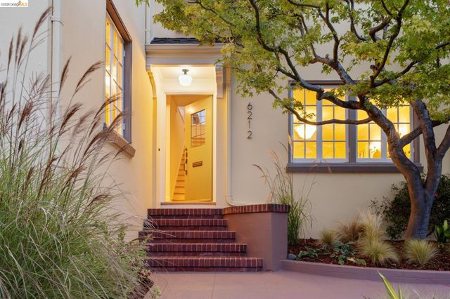 6212 ROCKWELL St, Oakland, CA 94618