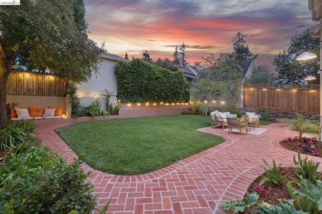 6212 ROCKWELL St, Oakland, CA 94618