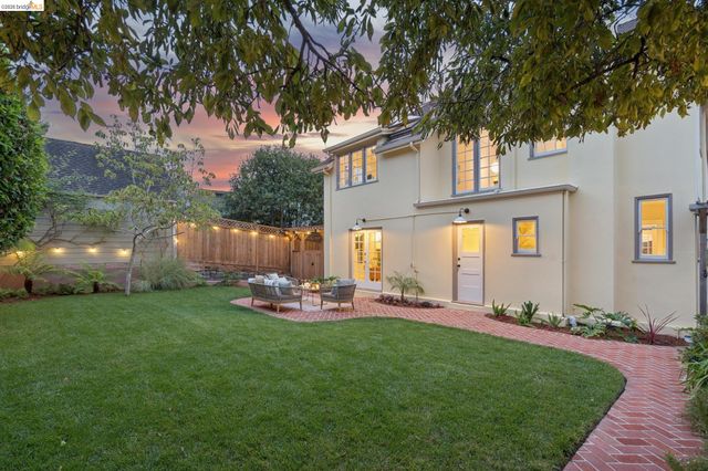6212 ROCKWELL St, Oakland, CA 94618