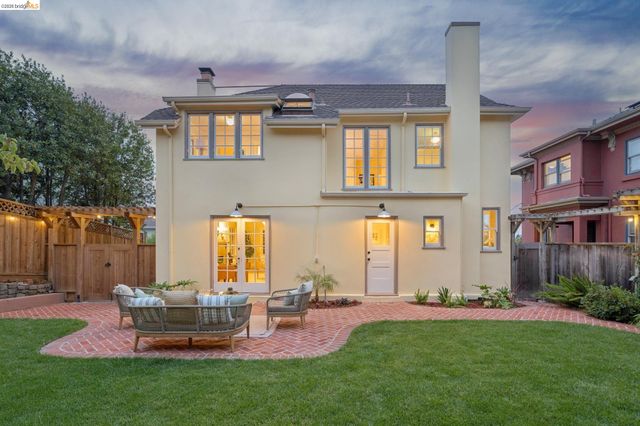 6212 ROCKWELL St, Oakland, CA 94618