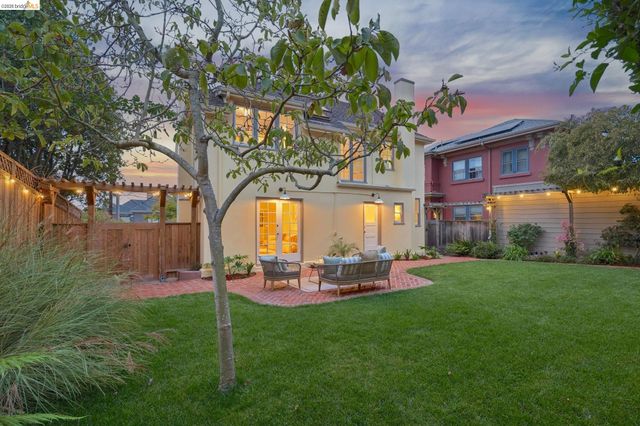 6212 ROCKWELL St, Oakland, CA 94618