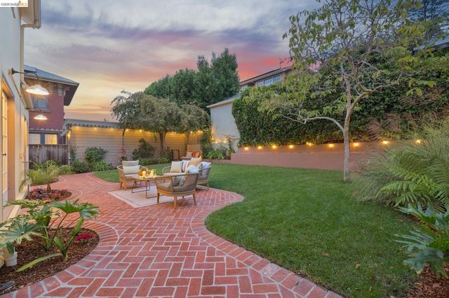 6212 ROCKWELL St, Oakland, CA 94618