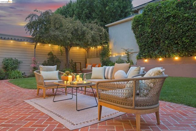 6212 ROCKWELL St, Oakland, CA 94618
