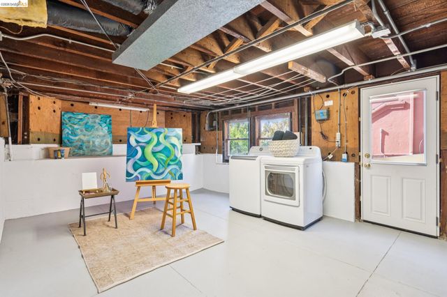 6212 ROCKWELL St, Oakland, CA 94618