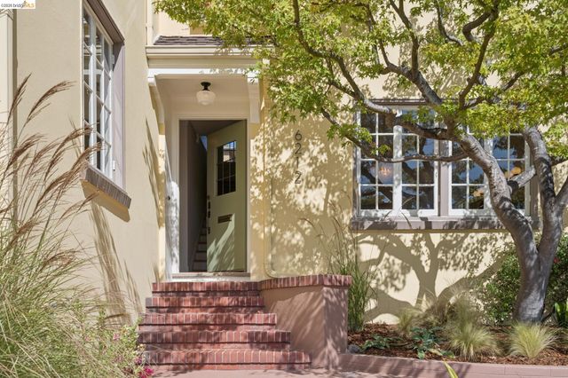 6212 ROCKWELL St, Oakland, CA 94618