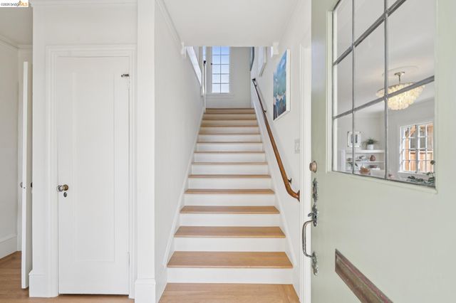 6212 ROCKWELL St, Oakland, CA 94618