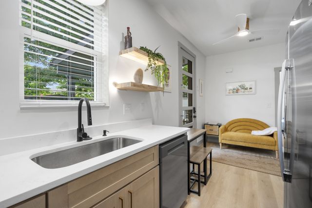 530 Continental Dr, Nashville, TN 37209