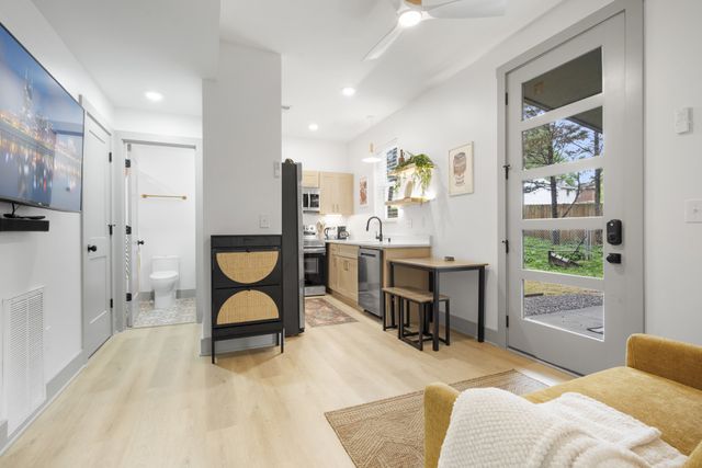 530 Continental Dr, Nashville, TN 37209