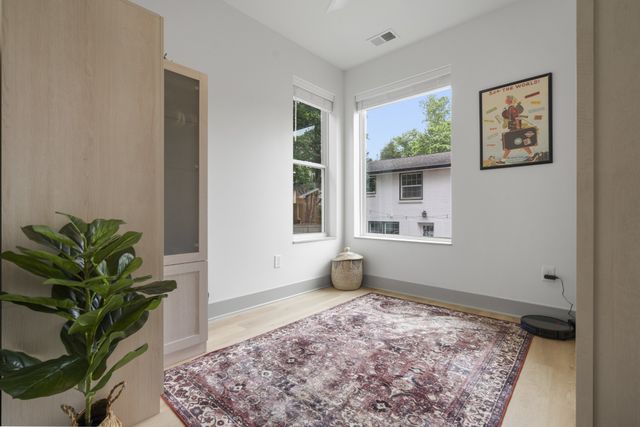 530 Continental Dr, Nashville, TN 37209