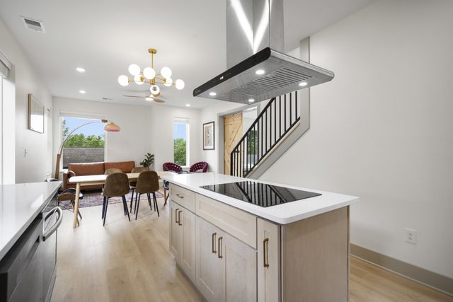530 Continental Dr, Nashville, TN 37209
