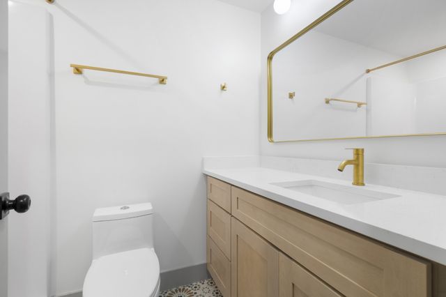 530 Continental Dr, Nashville, TN 37209