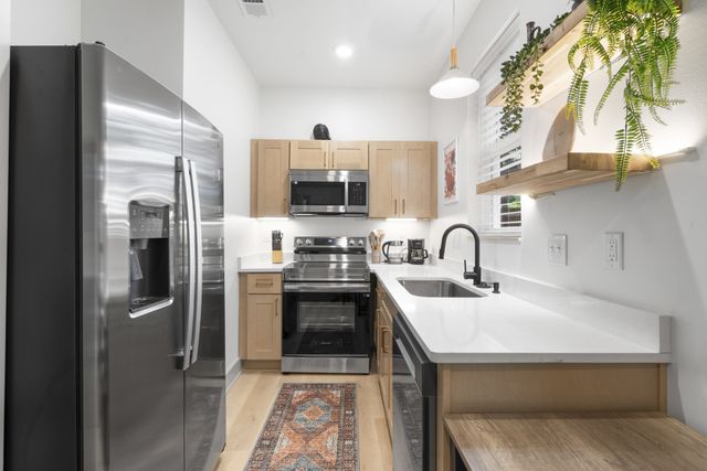 530 Continental Dr, Nashville, TN 37209