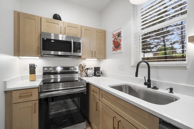530 Continental Dr, Nashville, TN 37209