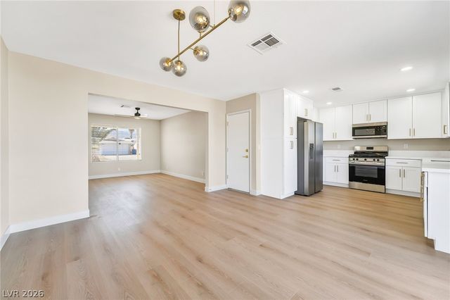 517 Longtree Avenue, Henderson, NV 89011