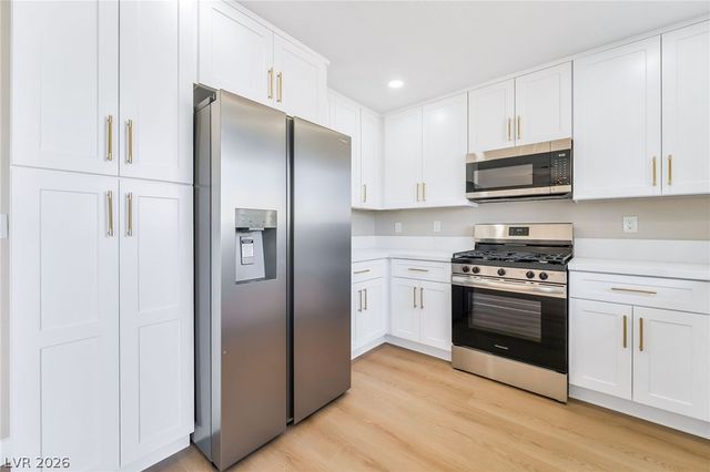 517 Longtree Avenue, Henderson, NV 89011