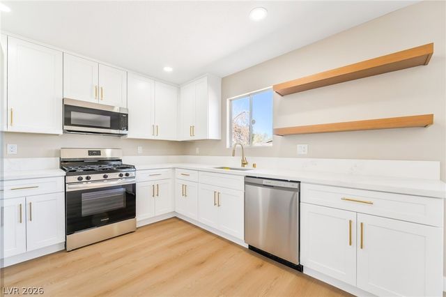 517 Longtree Avenue, Henderson, NV 89011