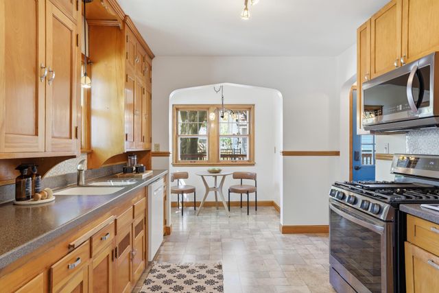 1457 Hoyt Avenue W, Falcon Heights, MN 55108